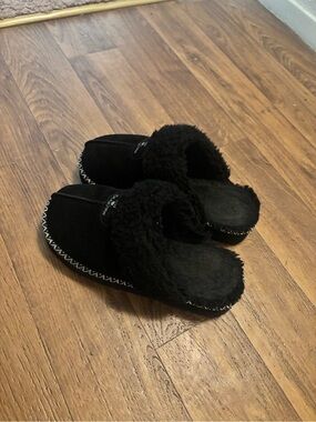 Plush Black Fleece-Lined Slip-On Slippers